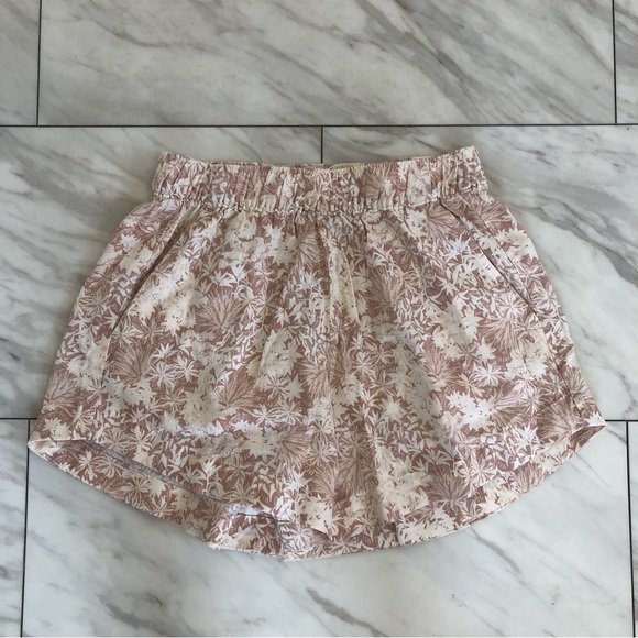 Patagonia Women's Garden Island 3.5" Shorts 58176-SP22 Multi Size - Picture 2 of 12